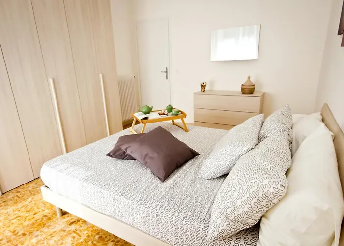 Luminoso, Spazioso Con Aria Condiz E Bici アパート ヴィアレッジョ