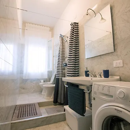 Luminoso, Spazioso Con Aria Condiz E Bici דירה